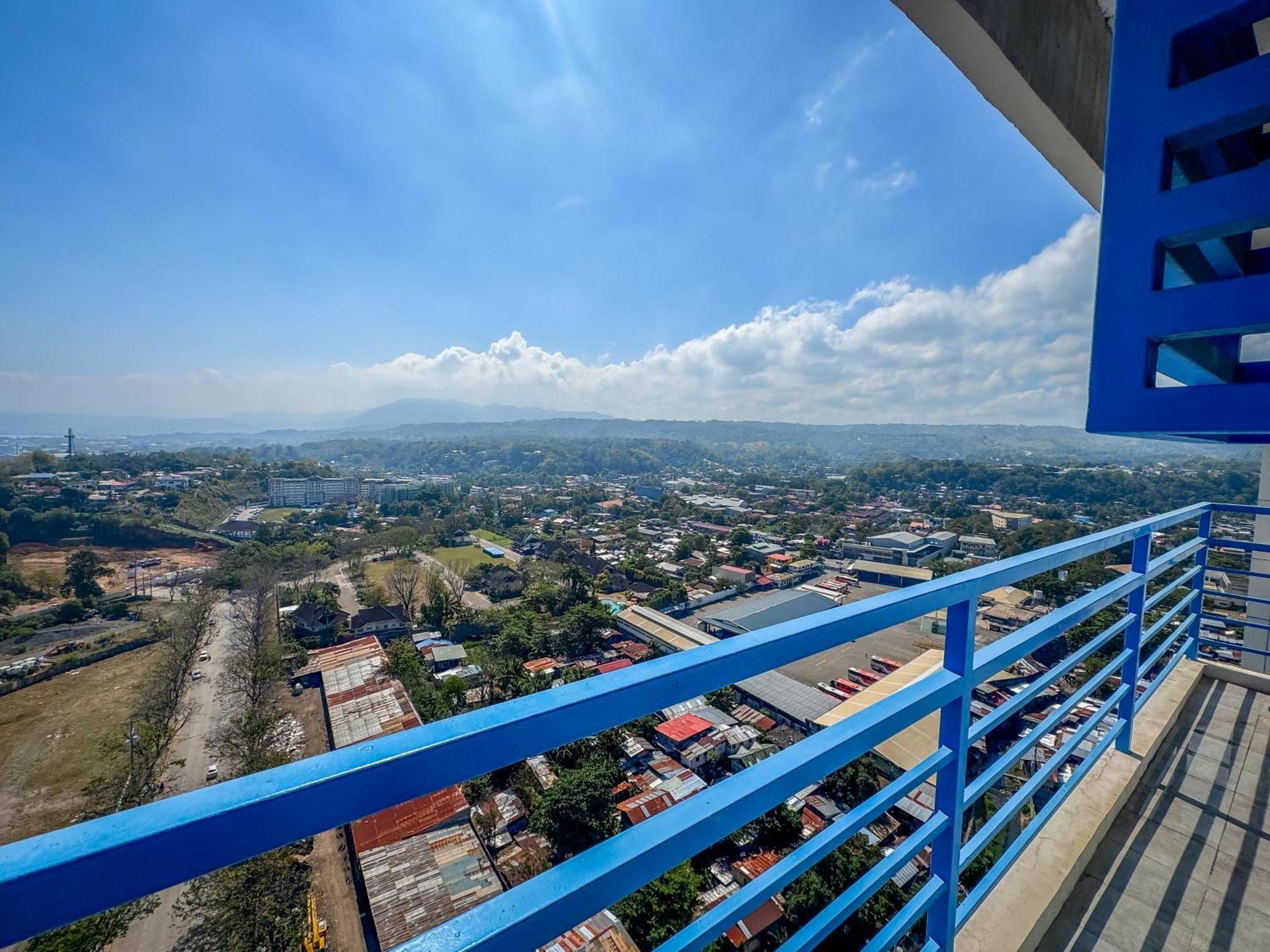 The Loop 2Br Fully Furnished Corner Unit W Balcony Apartment Cagayan de Oro Luaran gambar
