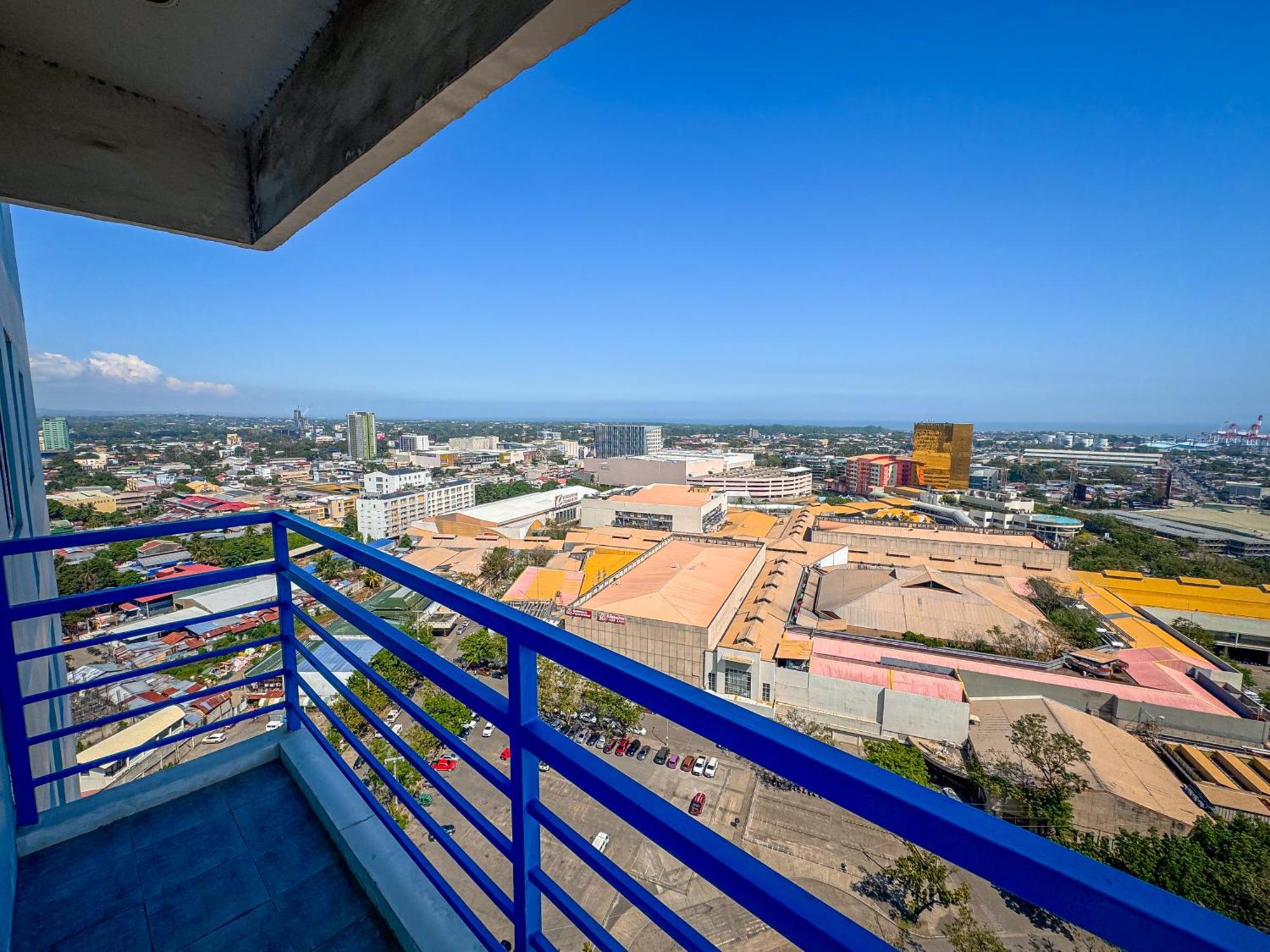 The Loop 2Br Fully Furnished Corner Unit W Balcony Apartment Cagayan de Oro Luaran gambar