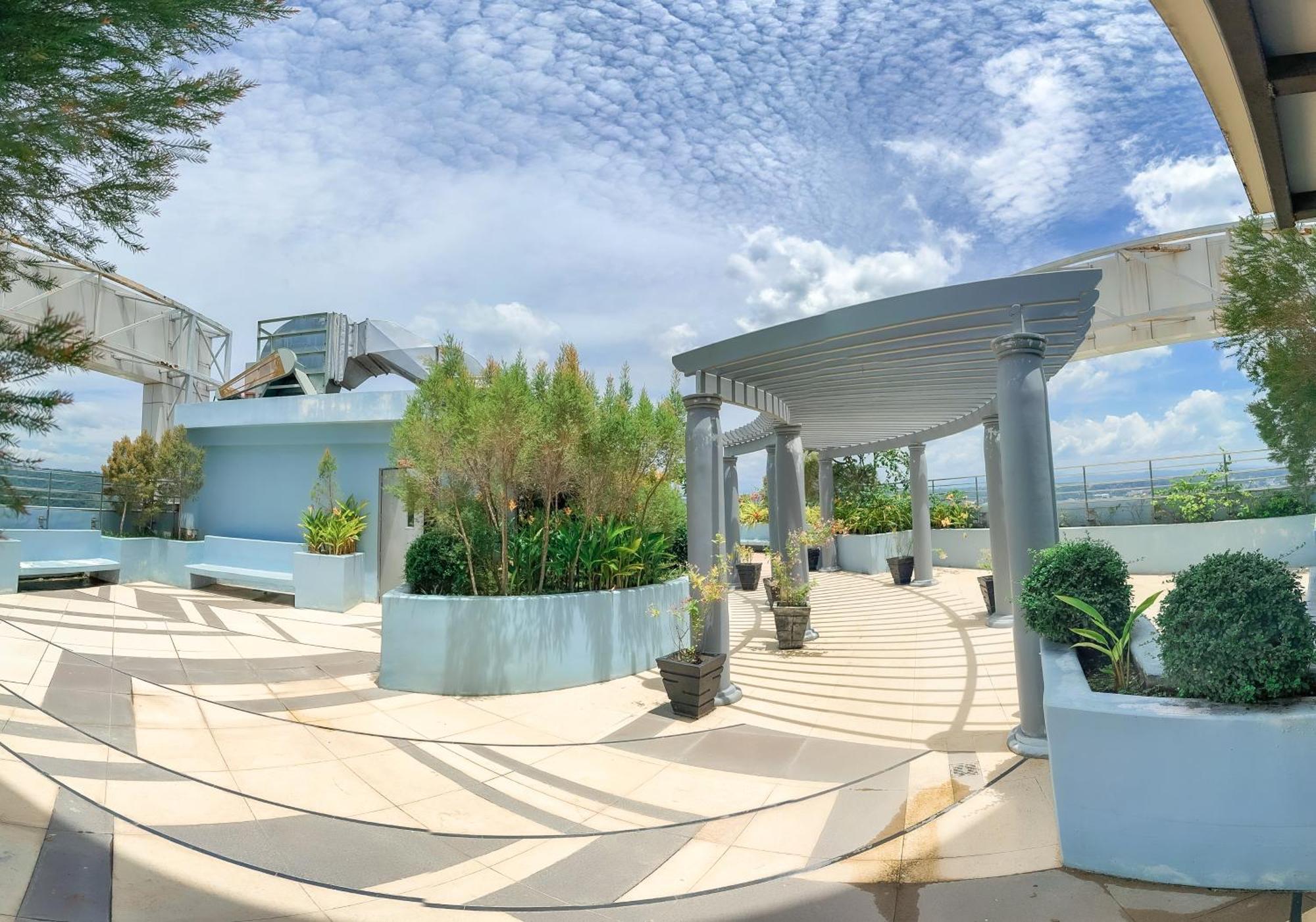 The Loop 2Br Fully Furnished Corner Unit W Balcony Apartment Cagayan de Oro Luaran gambar